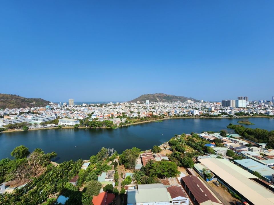 Bán căn hộ góc 1PN, full NT, tầng cao view hồ chung cư OSC Land Vũng Tàu, giá 1 tỷ 450. 
