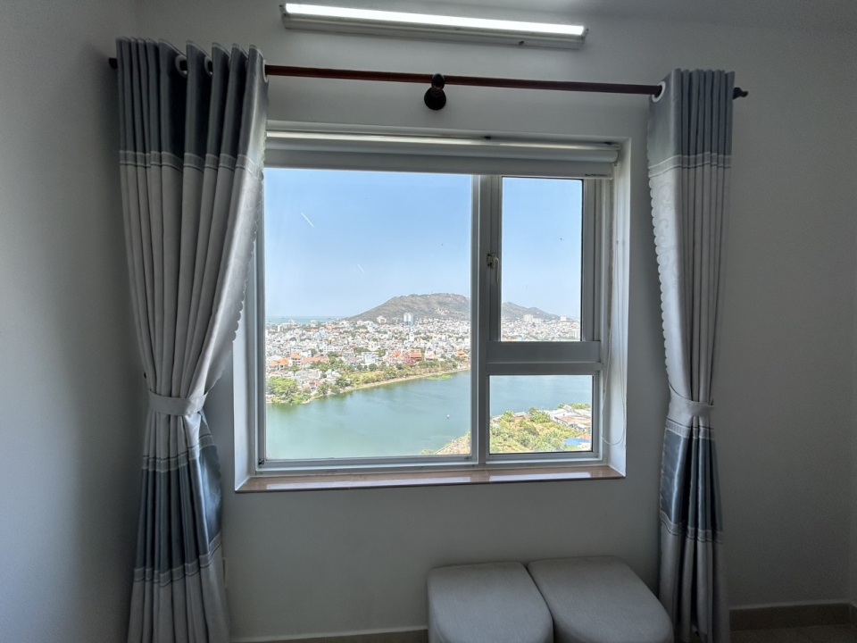 Bán căn hộ góc 1PN, full NT, tầng cao view hồ chung cư OSC Land Vũng Tàu, giá 1 tỷ 450. 