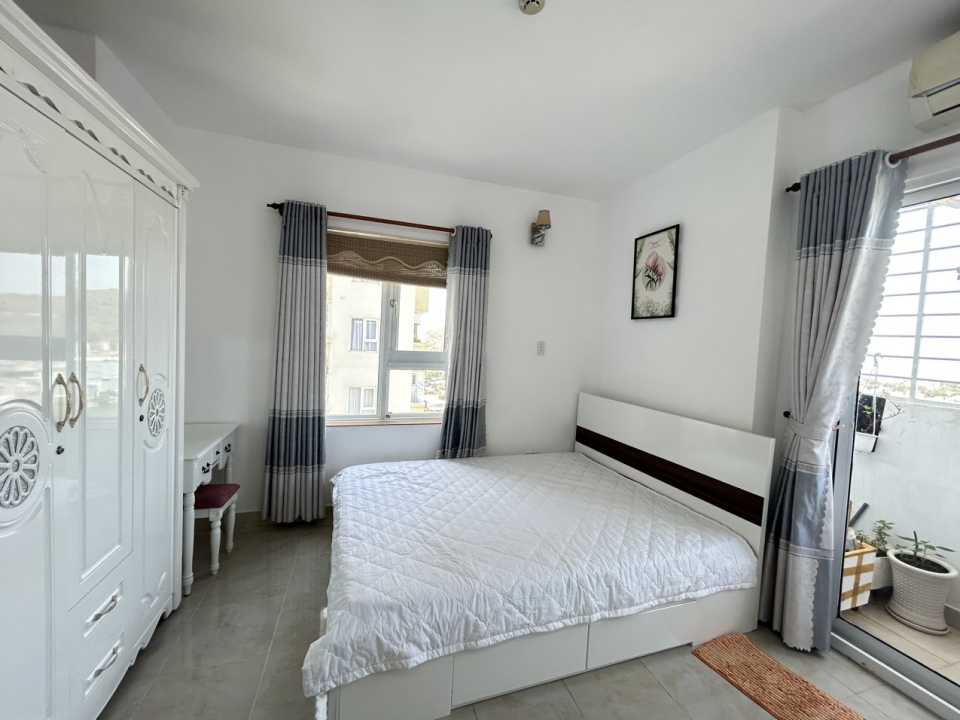 Bán căn hộ góc 1PN, full NT, tầng cao view hồ chung cư OSC Land Vũng Tàu, giá 1 tỷ 450. 