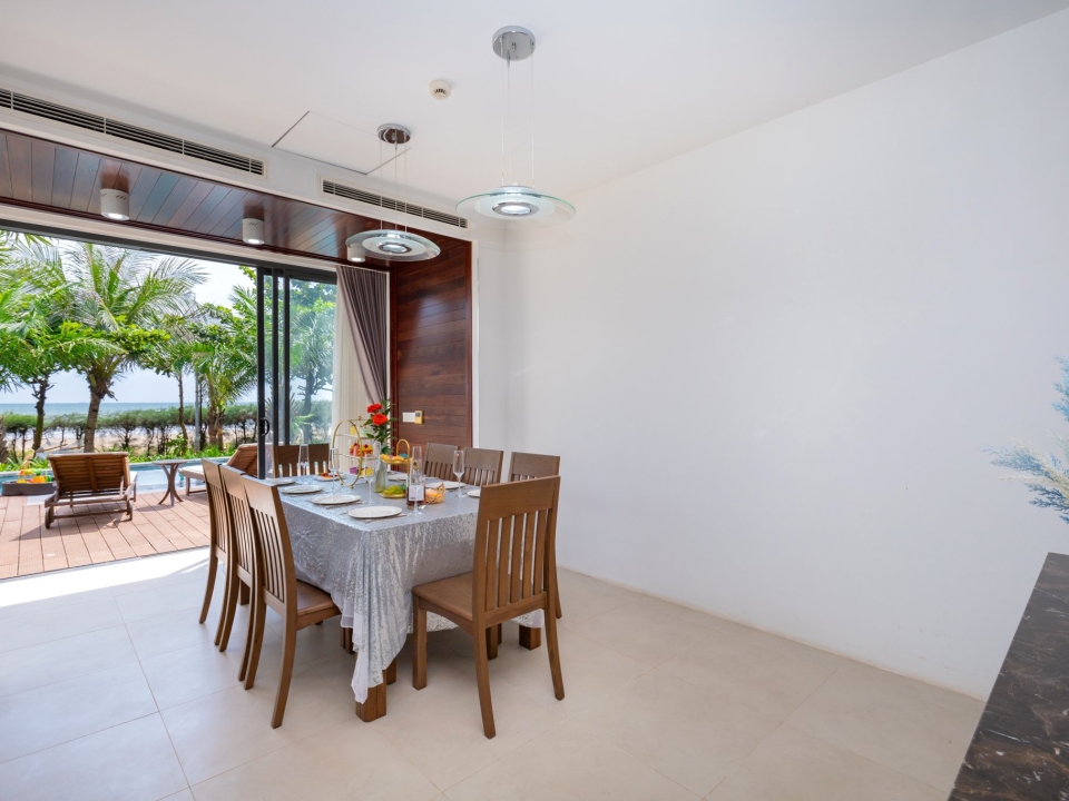 Cho thuê Ruby Villa Diamond 06 ( đi trực diện ra biển tầm 10m ) 