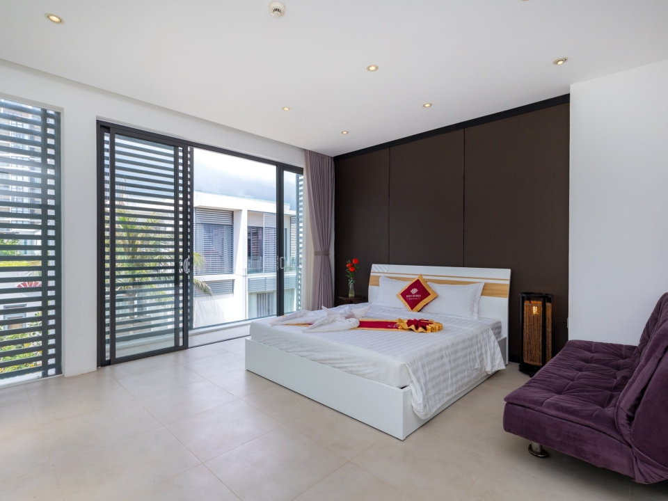 Cho thuê Ruby Villa Diamond 06 ( đi trực diện ra biển tầm 10m ) 