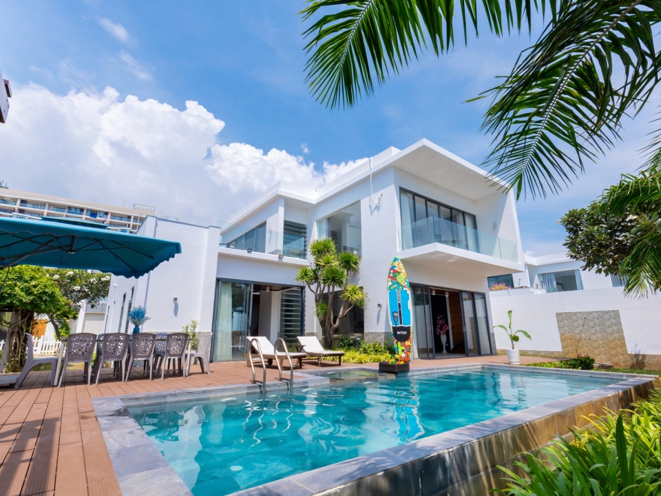 Cho thuê Ruby Villa Diamond 06 ( đi trực diện ra biển tầm 10m ) 