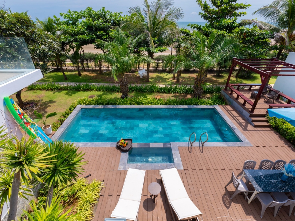 Cho thuê Ruby Villa Diamond 06 ( đi trực diện ra biển tầm 10m ) 
