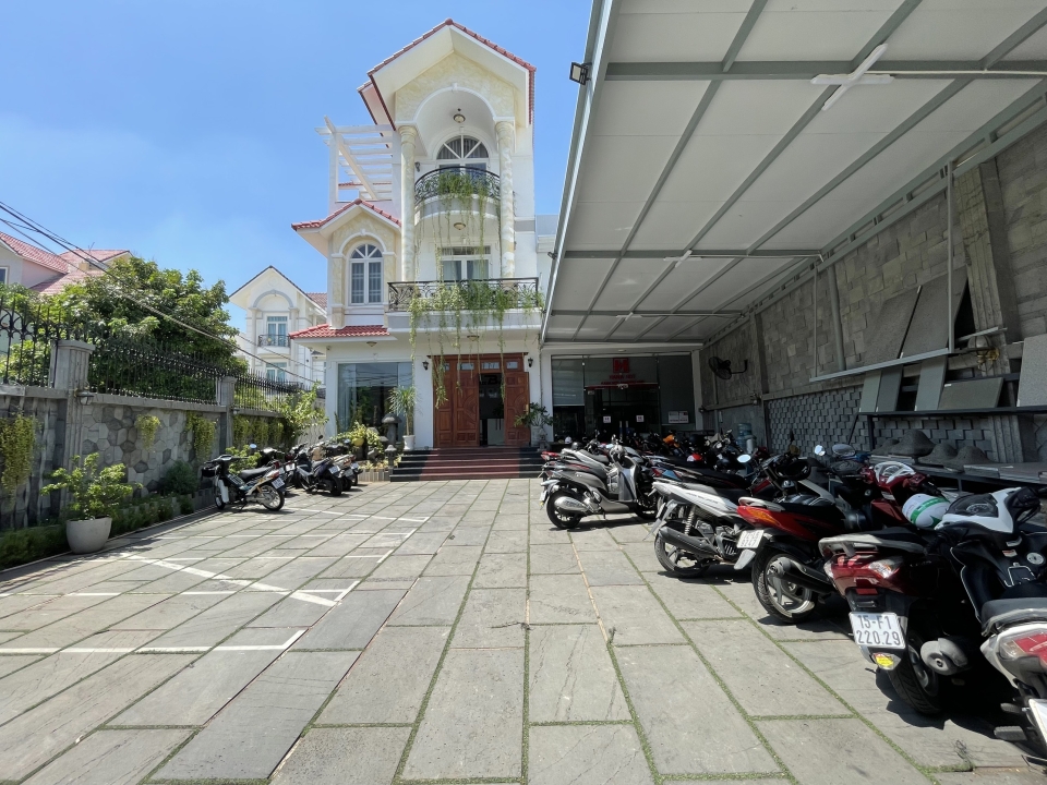 CHO THUÊ TÒA NHÀ MẶT TIỀN ĐƯỜNG 30/4, TP VŨNG TÀU. LH: 0908209586